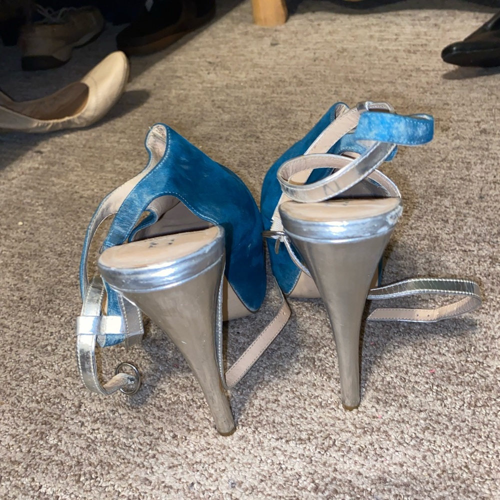 Size 9 - Picture 2 of 4